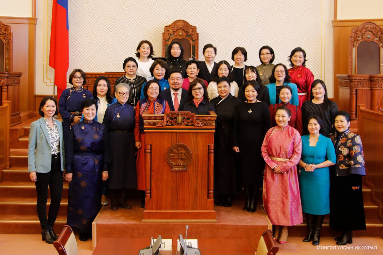 Үе үеийн эмэгтэй парламентчдын чуулган болно