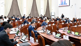 Монгол Улсын хөгжлийн 2026 оны төлөвлөгөөний төслийн нэг дэх хэлэлцүүлгийг хийж байна 