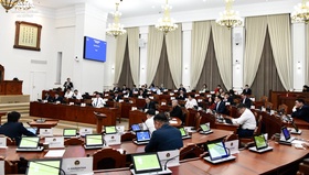 Улсын Их Хурлын Ерөнхий нарийн бичгийн даргаар Л.Өлзийсайханыг томилж, Монгол Улсын хөгжлийн ирэх таван жилийн үндсэн чиглэлийг батлав