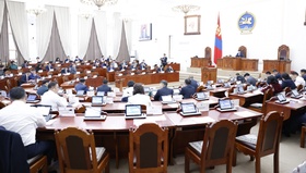 Замын хөдөлгөөний аюулгүй байдлын тухай хуульд нэмэлт, өөрчлөлт оруулах тухай хуулийн төсөл болон хамт өргөн мэдүүлсэн хууль, тогтоолын төслүүдийг эцэслэн батлав