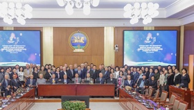 Улсын Их Хурлын Тамгын газар ахмадууддаа хүндэтгэл үзүүллээ