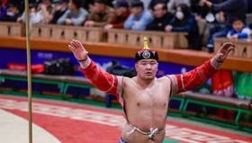 Бүгд Найрамдах Улсыг тунхагласны ойд зориулсан үндэсний бөхийн барилдаанд Улсын заан С.Сүхбат хоёр дахь удаагаа түрүүлээ