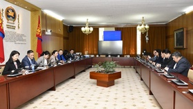 Төрийн албаны зөвлөлийн гишүүнд нэр дэвшүүлэх төрийн албан хаагчийн төлөөллийн сонгон шалгаруулалтын оролцогчидтой ярилцлага хийж байна