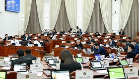 Монгол Улсын 2026 оны төсвийн төслүүдийн нэг дэх хэлэлцүүлэг үргэлжилж байна