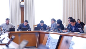 Ажлын хэсэг эдийн засгийн өнөөгийн нөхцөл байдал, авч хэрэгжүүлэх арга хэмжээний талаар мэдээлэл сонслоо