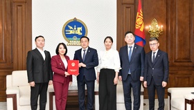 Олон хүүхэд төрүүлж өсгөсөн эхийг урамшуулах тухай хуульд өөрчлөлт оруулах тухай хуулийн төслийг өргөн мэдүүлэв