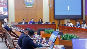ӨБХ: Орон сууцны захиалгын гэрээгээр хохирсон иргэдийн асуудлаарх Ажлын хэсгийн санал дүгнэлтийг хэлэлцэж, Улсын Их Хурлын тогтоолын төслийг дэмжив