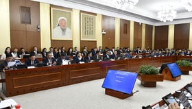 Ерөнхий хяналтын сонсголд "Халзан бүрэгтэй" орд газрын асуудлаар төрийн байгууллагууд, шинжээчид дүгнэлт,  илтгэлээ танилцуулав