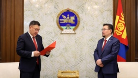 Сангийн сайд Б.Жавхлан Монгол Улсын 2023 оны төсвийн тодотголын төслийг өргөн мэдүүллээ
