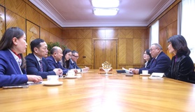 Байнгын хорооны дарга Б.Бейсен БНКУ-ын Тооцооны танхимын дарга Алмазбек Акматов тэргүүтэй төлөөлөгчдийг хүлээн авч уулзав