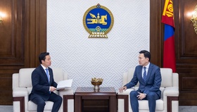 Улсын Их Хурлын дарга Н.Учралд Монгол Улсын Их Хурлын тухай хуульд нэмэлт, өөрчлөлт оруулах тухай хуулийн төслийг өргөн мэдүүллээ