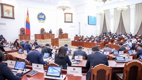 Засгийн газрын үйл ажиллагааны хөтөлбөрийн биелэлтийн явц, улсын хөгжлийн 2025 оны төлөвлөгөөний гүйцэтгэлийн тайланг хэлэлцэв