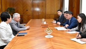 Монгол-Кубын парламентын бүлгийн дарга, дэд дарга нар Элчин сайд Эмилио Певида Пупотой уулзлаа