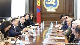 Chairman of the State Great Hural D. Amarbayasgalan Meets with Representatives Opposing the Opening of the Naransewstei Border Checkpoint