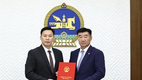Эрүүл мэндийн ажилтны тухай  анхдагч хуулийн төсөл өргөн мэдүүлэв