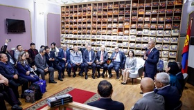 Улсын Бага Хурлын гишүүд ном, бүтээлээ хандивлаж, парламентат ёсны хөгжлийн чиг хандлагын талаар эрдэм шинжилгээний хурал боллоо