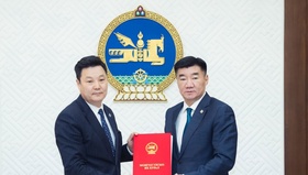 Видео: Аймаг, нийслэл, сум, дүүргийн иргэдийн Төлөөлөгчдийн Хурлын сонгуулийн тухай хуульд өөрчлөлт оруулах тухай хуулийн төслийг өргөн мэдүүлэв