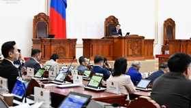 Нийтийн өмчийн хууль /Шинэчилсэн найруулга/-ийн төсөл болон Замын хөдөлгөөний аюулгүй байдлын тухай хуульд нэмэлт, өөрчлөлт оруулах тухай хуулийн төслүүдийн хэлэлцэх эсэхийг хэлэлцэв 