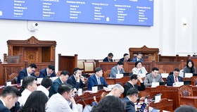 Хуулийн төслүүдийн эцсийн хэлэлцүүлгийг явуулж, эцэслэн батлах бэлтгэл хангуулахаар Байнгын хороодод шилжүүллээ