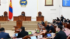 Гэр бүлийн тухай болон Гэр бүлийн хэрэг шүүхэд хянан шийдвэрлэх тухай хуулийн төслүүдийг анхны хэлэлцүүлэгт шилжүүлж, УИХ-ын гишүүн Н.Наранбаатарыг ТБХ-ны даргаар сонгов