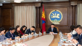 УИХ-ын дарга С.Бямбацогт: Хилийн чанадад суугаа монголчуудын эрх ашгийг нэн тэргүүнд тавьж, эдийн засгийн харилцааг эрчимжүүлэхэд анхаарах шаардлагатай