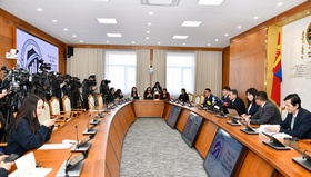 Төсвийн тогтвортой байдлын зөвлөлөөс "Макро эдийн засгийн үндсэн үзүүлэлт, төлөв байдлын талаарх таамаглалын тайлан"-гаа танилцууллаа