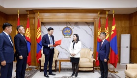 Монгол Улсын нэгдсэн төсвийн 2025 оны төсвийн хүрээний мэдэгдэл, 2026-2027 оны төсвийн төсөөллийн тухай хуульд өөрчлөлт оруулах тухай хуулийн төслийг өргөн мэдүүлэв