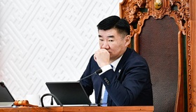 Эрхтэн, эд, эс шилжүүлэн суулгах тухай хуулийн төслийн анхны, Худалдаа, аж үйлдвэрийн танхимын тухай хуулийн төслийн хэлэлцэх, эсэх хэлэлцүүлгийг эхлүүллээ