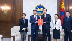 “Импортын барааны гаалийн албан татварын хувь, хэмжээ батлах тухай” УИХ-ын тогтоолд нэмэлт оруулах тухай тогтоолын төслийг өргөн мэдүүлэв