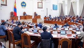 Төсвийн хүрээний мэдэгдэл, төсөөлөлтэй хамт өргөн мэдүүлсэн төслүүдийг анхны хэлэлцүүлэгт шилжүүлж, Гадаад зээлийн ашиглалт, үр ашгийг нэмэгдүүлэх тухай хуулийн төслийг яаралтай хэлэлцэхийг дэмжив
