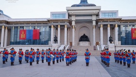 Монгол Улсын Төрийн далбааг мандуулах ёслол үйлдэв