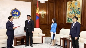 Улс төрийн хилс хэрэгт хэлмэгдэгчдийг цагаатгах, тэдэнд нөхөх олговор олгох тухай хуульд нэмэлт, өөрчлөлт оруулах тухай хуулийн төсөл өргөн мэдүүлэв