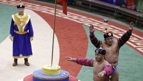 Үндсэн хуулийн өдөрт зориулсан үндэсний бөхийн барилдаанд улсын арслан Ц.Бямба-Отгон түрүүлж, улсын заан Б.Бат-Өлзий үзүүрлэв