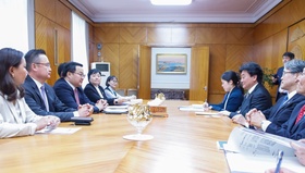 Хагас зуун жилийн түүхт харилцааг Эдийн засгийн түншлэлийн хэлэлцээрийн өгөөжөөр үргэлжлүүлж, хувийн хэвшил, боловсруулах үйлдвэрлэлийг дэмжих, нисэх буудлыг өргөтгөх зэрэгт чиглүүлнэ