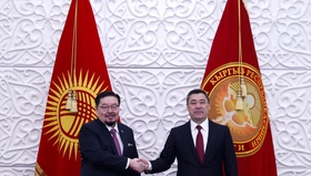 Монгол Улсын Их Хурлын дарга Г.Занданшатар Бүгд Найрамдах Киргиз Улсын Ерөнхийлөгч С.Жапаровт бараалхлаа