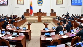 Гэр бүлийн тухай болон Гэр бүлийн хэрэг шүүхэн хянан шийдвэрлэх тухай хуулийн төслүүдийн эцсийн хэлэлцүүлгийг явууллаа