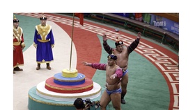 Үндсэн хуулийн өдөрт зориулсан үндэсний бөхийн барилдаанд улсын арслан Ц.Бямба-Отгон түрүүлж, улсын заан Б.Бат-Өлзий үзүүрлэв