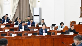 Хот, тосгоны эрх зүйн байдлын тухай хуульд өөрчлөлт оруулах тухай хуулийн төслийг хэлэлцэхийг дэмжлээ