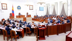 Монгол Улсын 2027 оны төсвийн тухай хуулийн төслүүдийн нэг дэх,  2026 оны төсвийн тодотголтой хамт өргөн мэдүүлсэн хууль, тогтоолын төслүүдийн хэлэлцэх эсэх хэлэлцүүлгийг явуулав