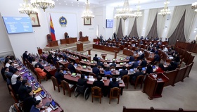 Хот, тосгоны эрх зүйн байдлын тухай хуульд өөрчлөлт оруулах тухай хуулийн төсөл болон хамт өргөн мэдүүлсэн хууль, тогтоолын төслүүдийг батлав