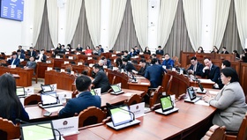 Тамхины хяналтын тухай хуульд нэмэлт, өөрчлөлт оруулах тухай хуулийн төслийг хэлэлцэх эсэх асуудлыг хэлэлцлээ