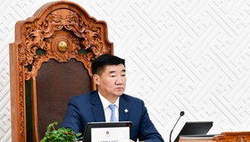 Дунд хугацааны төсвийн бодлогын баримт бичгийн төслийн хамт өргөн мэдүүлсэн хуулийн төслүүдийг хэлэлцэж эхэллээ