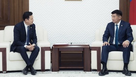 Аймаг, нийслэл, сум, дүүргийн иргэдийн Төлөөлөгчдийн Хурлын сонгуулийн тухай хуульд өөрчлөлт оруулах тухай хуулийн төслийг өргөн мэдүүлэв