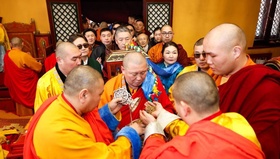 Очирдара шүтээнд мандал өргөж, төр түмний буян заяаг даатгалаа