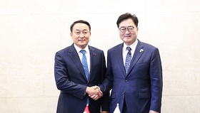 Chairman D. Amarbayasgalan: We request that the issue of Mongolian citizens being turned back at the South Korean border be resolved