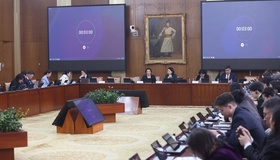 Хэлэлцүүлэгт оролцогчид “Өв залгамжлал, олон улсын иргэний эрх зүй” сэдвийн хүрээнд илтгэл сонсож, санал солилцлоо