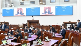 Зөвшөөрлийн тухай хуульд нэмэлт, өөрчлөлт оруулах тухай, Гадаад зээллэгийн ашиглалт, үр ашгийг нэмэгдүүлэх тухай хуулийн төслүүдийг анхны хэлэлцүүлэгт шилжүүллээ