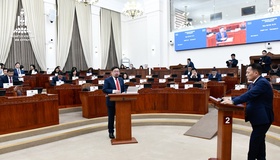 Улсын Их Хурлын асуулгын цагаар дундаж давхаргыг хамгаалах, тэлэх тухай асуудлаар мэтгэлцэв