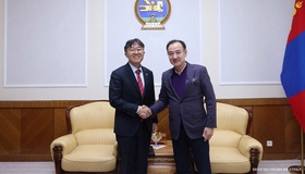 Chair of the Standing Committee Meets with South Korean Ambassador Choi Jin-won 