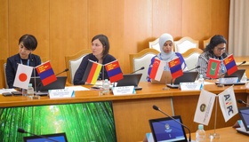 Эмэгтэйчүүдийнхээ улс төрийн манлайлал, эдийн засгийн эрх чөлөөг дэмжсэн улс орон ядуурлыг бууруулж, өрсөлдөх чадвараа нэмэгдүүлдэг